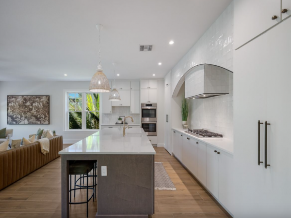 Lido Key Ten Bedroom Steps to  Beach Luxury Rental Walk to St. Armands Circle WOW!